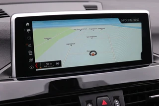 Bmw X1 sDrive20i Orange Edition 192PK Pano | Leder | HUD | Stoelverwarming / 17