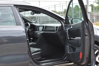 Kia Sportage 1.6 T-GDI 4WD GT-Line First Edition 177 PK  | NL-Auto | Camera | DAB | Nav | Leder | Keyless | Trekhaak | 4-Seasons / 32