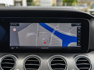 Mercedes-Benz E-klasse 200 AMG Line | Panoramadak | Leder | 360  Camera | Widescreen | LED | Apple CarPlay Android Auto | Memory | 19" | Sfeerverlichting | Dealeronderhouden / 25