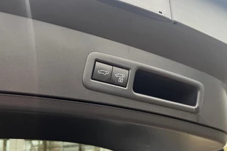 Lexus UX 250h F Sport Line | CAMERA | ADAPTIVE | KEYLESS | CARPLAY / 30