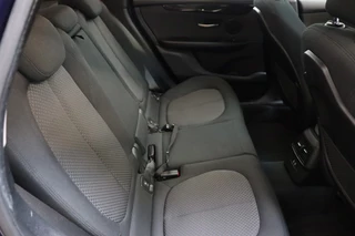 BMW 2 Series Active Tourer 218i Executive Automaat  / Navigatie / Trekhaak / Panoramadak / LED / Achteruitrijcamera / Climate Control / Parkeersensoren voor+achter / Cruise Control / Bluetooth / 6