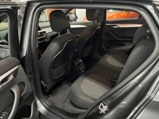 BMW X2 SDrive18i Executive / NL-auto / Navigatie / 12