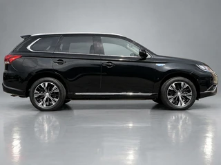 Mitsubishi Outlander 2.4 PHEV Intense+ 4WD 225 pk AUT. | 1e eigenaar | navigatie | trekhaak | elektr. v. stoel | carplay | alcantara / 5