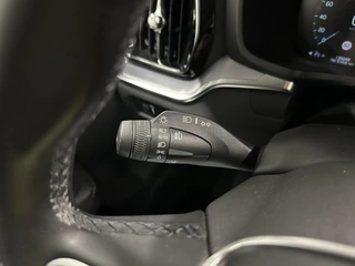Volvo V60 2.0 B3 Momentum Advantage TREKHAAK CARPLAY NAVI ADAPTIEF CRUISE CAMERA. / 27
