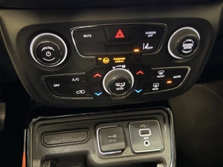 Jeep Compass 1.3T Night Eagle Liberty Edition Camera | Carplay | Trekhaak / 12