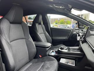 Toyota C-HR+ Executive AWD 77 kWh NIEUW DIRECT LEVERBAAR! 20'' LM-VELGEN STOEL/STUURVERW 360° CAMERA LEER EL-STOEL BLIND SPOT NAVI / 5