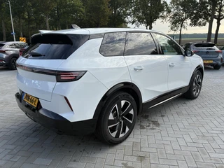 Opel Grandland Electric Business Edition 73 kWh | ECC | Navigatie | Elektrisch glazen panorama-dak | Matrix LED Verlichting | Cruise control | Camera | Winterpakket | 19" LM-Velgen / 5