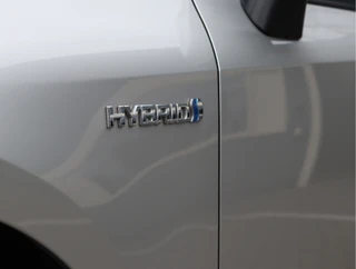 Toyota Corolla Touring Sports 1.8 Hybrid Business  | Navigatie | Stoelverwarming / 11