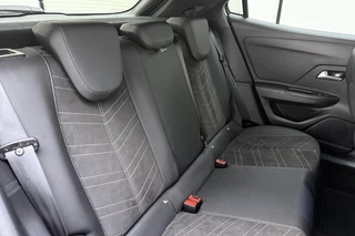 Opel Mokka 1.2 Turbo Hybrid GS 136pk | Navigatie | Camera | Cruise Control | Climate Control | Lichtmetalen Velgen | LED Verlichting / 17