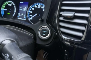 Mitsubishi Outlander 2.0 PHEV Automaat instyle | Navigatie | Lederen bekleding | Achteruitrijcamera | Elektrische achterklep | Stoel- en stuurverwarming | Verwarmd voorraam / 31