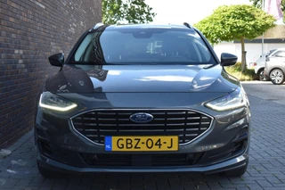 Ford Focus Wagon 1.0 EcoBoost Hybrid Titanium / 4
