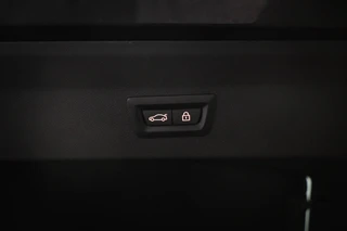 BMW X4 xDrive20i Business Edition Plus | PANORAMADAK | HEAD UP | HOUTAFWERKING | STUURVERWARMING | 19" / 18