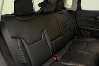 Jeep Compass 4xe 240pk Plug-in Hybrid Automaat S | Navigatie | Lederen bekleding | Achteruitrijcamera | Adapt. Cruise control | Electrische achterklep | Keyless | Zwart dak | 19" Lichtmetalen velgen / 16