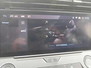 Peugeot 308 1.6 Plug-in Hybrid 180 Active Pack Business / 19