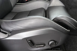 Volvo XC60 2.0 T6 Plug-in hybrid AWD R-Design Pano Trekhaak Harman Kardon Stoelverwarming 21" / 43