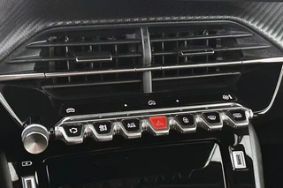 Peugeot 208 1.2 Hybrid 145 e-DCS6 GT Achteruitrijcamera Keyless Apple CarPlay / 39