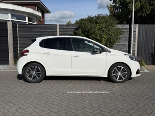 Peugeot 208 Allure 1.2 PureTech 82PK Trekhaak, Navigatie, Parkeersensoren Achter, Climate Control, Cruise Control / 6