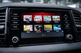 Skoda Karoq 1.5 TSI ACT Sportline Business | Autom. | Navi | PDC | Cruise | LED / 10