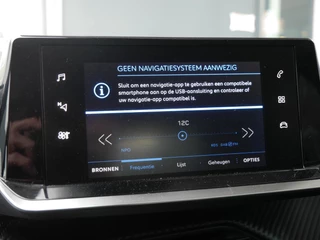 Peugeot 208 1.2 PureTech Active Pack | Lichtmetalen velgen | Parkeersensoren achter | Airconditioning | Cruise control | Getint glas / 17
