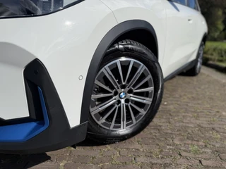 BMW iX1 xDrive30 Launch Edition 67 kWh | HUD | 360 | Keyless | BTW | LED | / 2