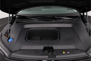 Kia EV3 Plus 81.4 kWh  - Prijs incl. €3.000,- inruilpremie - Stoel/Stuur Verwarming - Climate Control - Draadloze oplader - Navigatie - Fabrieksgarantie tot 06-2033 / 34