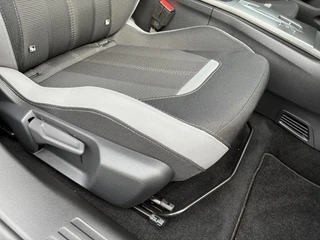 Opel Mokka Electric GS 54 kWh | Climate control | Navigatie | Verwarmbaar stuur | Elektrisch Pakket | Camera | Parkpilot | 18" LM-Velgen | Parkpilot / 40