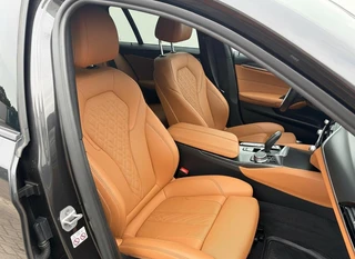 BMW 5-serie Touring 530e Executive M-SPORT - LEER - ACC - STOELVERWARMING / 21