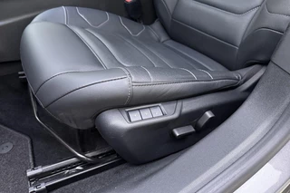 Citroen C4 1.2 Puretech 130pk Automaat Shine Pack Business | Navigatie | Adapt. Cruise control | Lederen stoelen elektrisch en verwarmd | Head-up display | Keyless | Apple Carplay/Android Auto | 18" Lichtmetalen velgen / 19