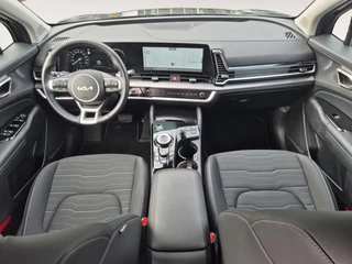 Kia Sportage 1.6 T-GDi Plug-in Hybrid AWD DynamicLine | Cruise Control | Climate Control | Camera | Navigatie | Stoelverwarming | Stuurverwarming | Elektrisch Verstelbare Bestuurdersstoel | / 17