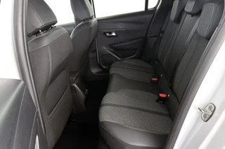 Peugeot 208 1.2 Hybrid 100 e-DCS6 Allure / 9