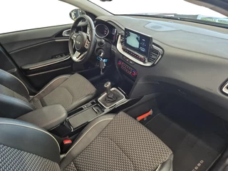 Kia XCeed 1.5 T-GDI MHEV DynamicLine | Cruise Control | Climate Control | Camera | Navigatie | 18 Inch Velgen | / 23