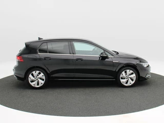 Volkswagen Golf 1.5 eTSi 150 Pk Automaat Style | Adaptive Cruise | Climatronic | Camera | CarPlay | Navigatie | 17 Inch / 10