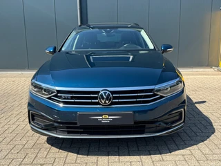 Volkswagen Passat 1.4 TSI PHEV * Panoramadak * Headup display * Dealer onderhouden * / 8