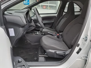 Toyota Aygo X PULSE 5-DEURS CAMERA CLIMA 17"LMV PRIVACY-GLASS LED DAB+ NL-AUTO / 8