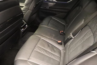 BMW 7-serie 745e High Executive *M Sport* Xpel Massage 394 pk Panorama dak / 43
