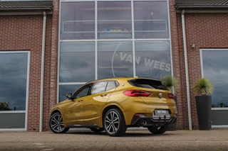 BMW X2 sDrive18i High Executive M-sport | 2e eigenaar | Driving Assistant | Panoramadak | 19 inch | Keyless entry | Head-up | Shadow line | HiFi audio | Stoelverwarming | Alcantara / 5