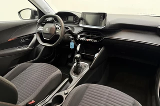 Peugeot 2008 1.2 PureTech 100pk Active Pack | Distributieriem vervangen in mei 2025 bij 92.519km | Navigatie | Climate Control | DAB+ | Lichtmetalen Velgen 16inch | Apple Carplay/Android Auto / 15