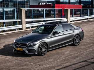 Mercedes-Benz C-klasse 180 AMG Night Edition | Panoramadak | Burmester | Memory | 360 Camera | Leder | LED | Sfeerverlichting | Stoelverwarming | 19" / 9
