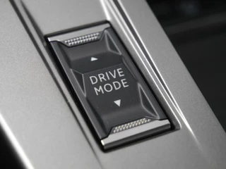 Peugeot 308 1.2 Hybrid 136 e-DCS6 GT | Demo | Automaat | Keyless entry & start | Led verlichting | 18 inch Lichtmetalen velgen | Navigatie | Adaptive cruise control | Rondom camera | Regensensor / 32