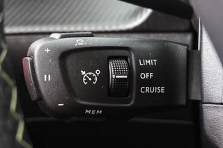 Peugeot 208 1.2 Hybrid 145 e-DCS6 GT Achteruitrijcamera Keyless Apple CarPlay / 28