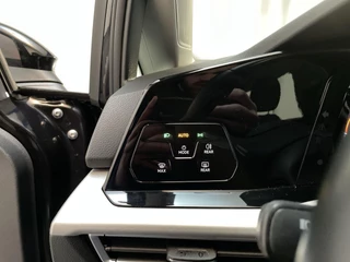 Volkswagen Golf Variant 1.0 TSI 110pk Life Sfeerverlichting Navigatie Parkeersensoren / 26