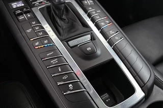 Porsche Macan 3.6 Turbo 1e Eigenaar NL Auto Panoramadak Sportchrono Luchtvering / 38