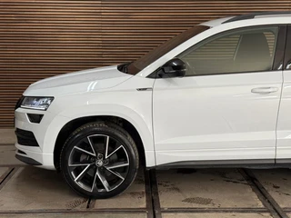 Skoda Karoq 1.5 TSI DSG 4x4 Sportline Business | 1800KG Trekgewicht | Carplay | Sportstoelen | Camera / 39