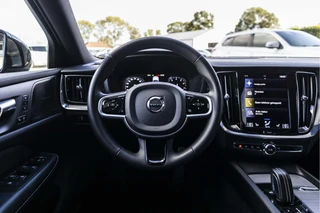 Volvo V60 2.0 B4 Momentum Business  | Pano | Harman Kardon | / 8