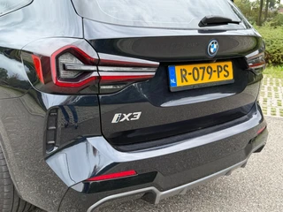 BMW IX3 M SPORT pakket 80 kWh, panoramadak, SOH 98,2 %,vol opties, 1 e eigenaar,conjac sport leder, Origineel NL auto met nap / 35