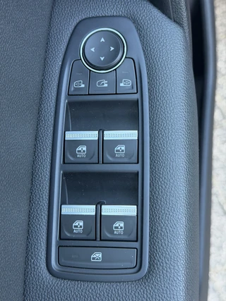 Renault Captur 100pk Intens (Keyless Entry - Camera - Parkeersensoren V+A - LED - Automatische Airco - Navigatie - Two Tone) / 28