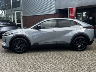 Toyota C-HR+ First Edition 77 kWh STOEL/STUURVERWARMING EL-ACHTERKLEP BLINDSPOT CLIMA APPLE/ANDROID PARK-SENSOR / 6