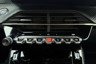 Peugeot e-2008 EV Allure Avantage 54 kWh | Navigatie | Achteruitrijcamera | Adapt. Cruise control | Parkeersensor | Apple Carplay/Android Auto | Lichtmetalen velgen / 22
