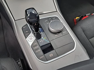 BMW 3 Serie 318i Executive  Navigatie Clima Cruise PDC LM 157 PK! 24 Maanden garantie* (Vraag naar de voorwaarden) / 18