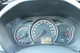 Toyota Yaris 1.3 VVT-I ASPIRATION Navigatie / Trekhaak / Cruise control / 23
